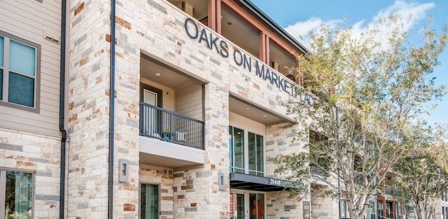 Front of Oaks at Marketplace apartments